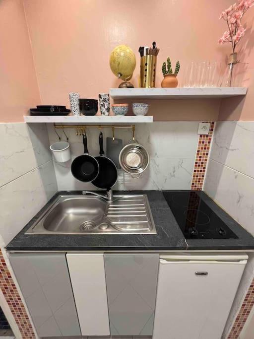 Studio Situe A 5 Min Du Chateau De Versailles Et Stationnement Gratuit Exterior foto